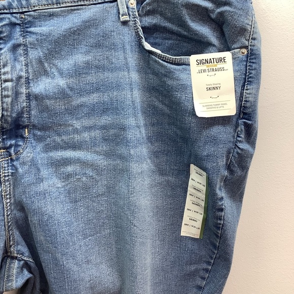 Signature by Levi Strauss Size 39X30 Light Blue Skinny Jeans. New With Tags. - Picture 4 of 9